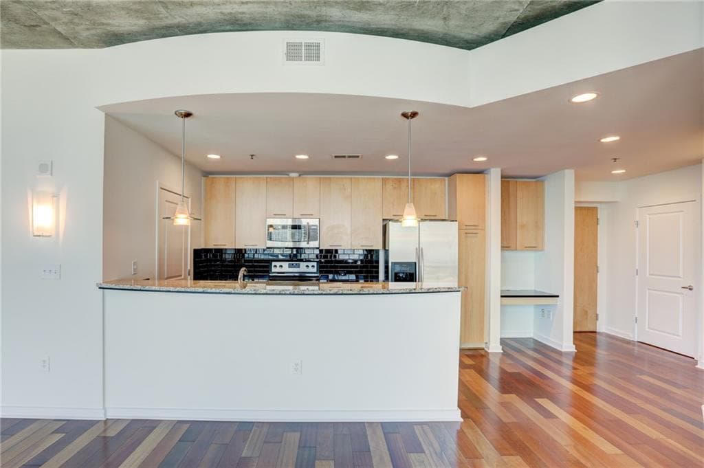 2 bedroom, 2 bathroom, 1,245 sq ft condominium for rent at 3324 Peachtree Road 1919, Atlanta, GA 30326 for $3,150 a month — photo 9