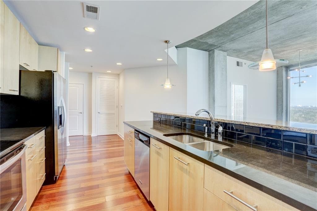 2 bedroom, 2 bathroom, 1,245 sq ft condominium for rent at 3324 Peachtree Road 1919, Atlanta, GA 30326 for $3,150 a month — photo 10