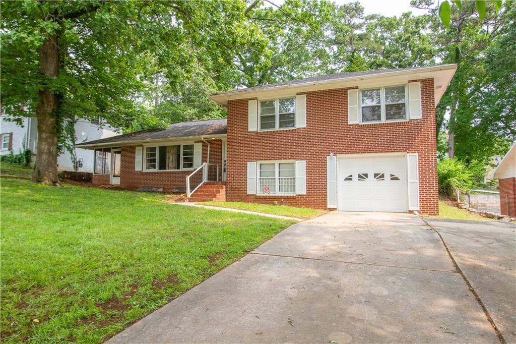 3 bedroom, 3 bathroom, 2,280 sq ft single family residence for sale at 1558 BOULDERWOODS Drive, Atlanta, GA 30316 — photo 2