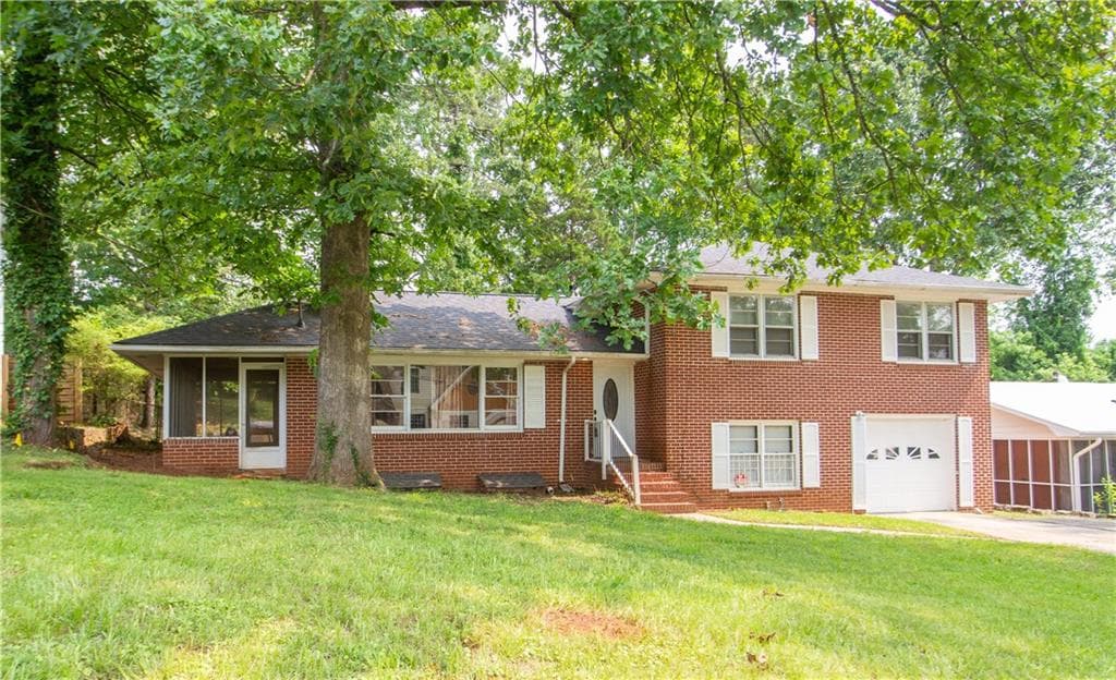 3 bedroom, 3 bathroom, 2,280 sq ft single family residence for sale at 1558 BOULDERWOODS Drive, Atlanta, GA 30316 — photo 3