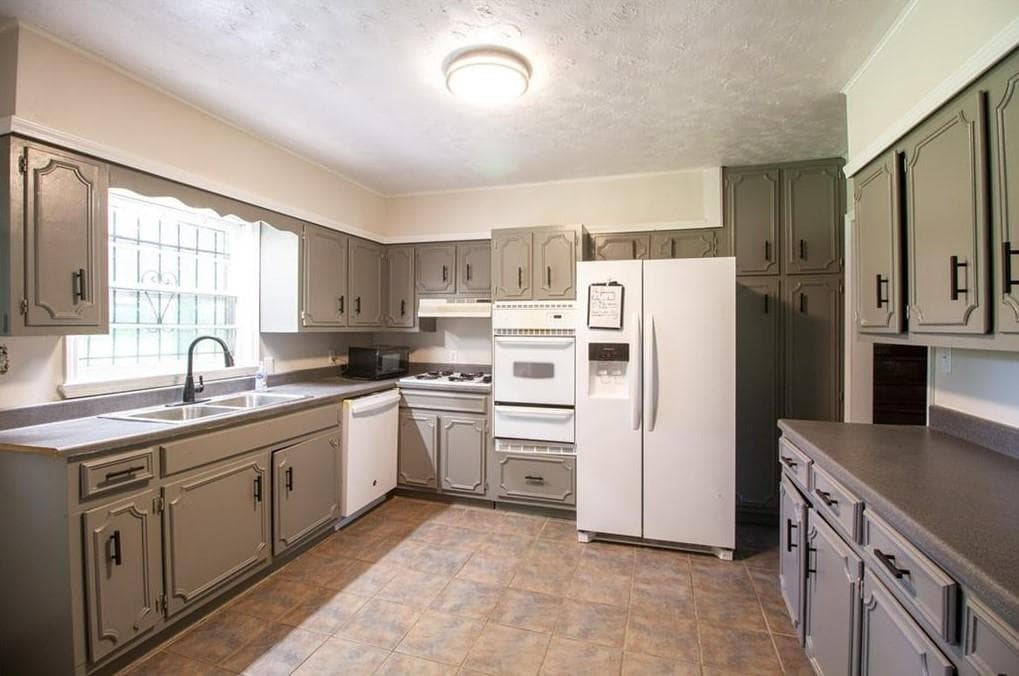 3 bedroom, 3 bathroom, 2,280 sq ft single family residence for sale at 1558 BOULDERWOODS Drive, Atlanta, GA 30316 — photo 7