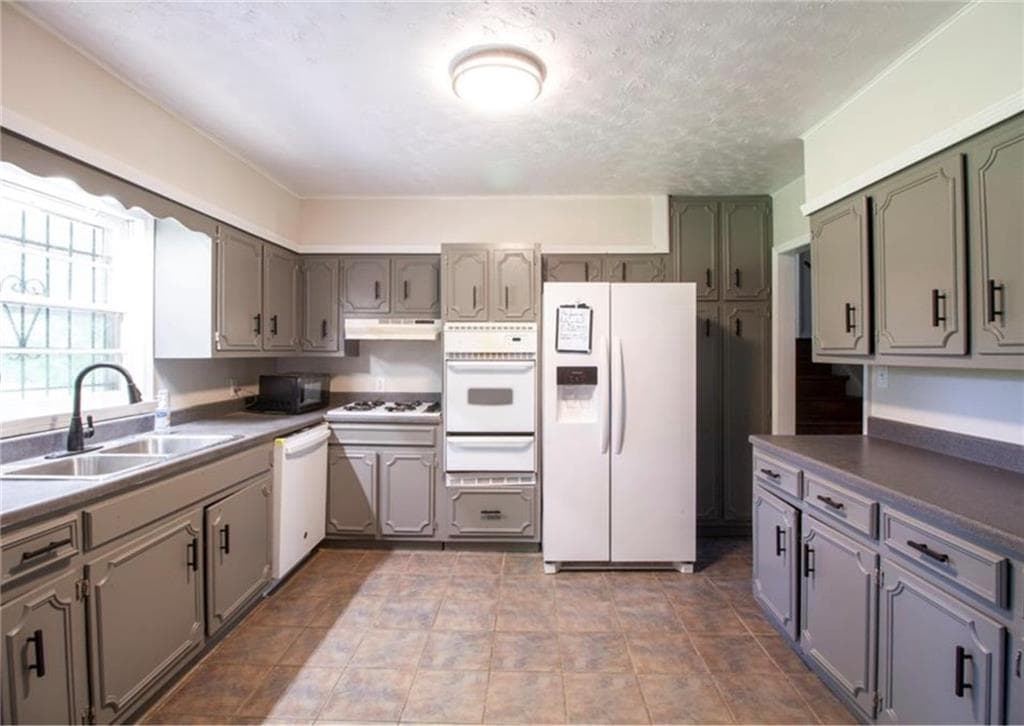 3 bedroom, 3 bathroom, 2,280 sq ft single family residence for sale at 1558 BOULDERWOODS Drive, Atlanta, GA 30316 — photo 8