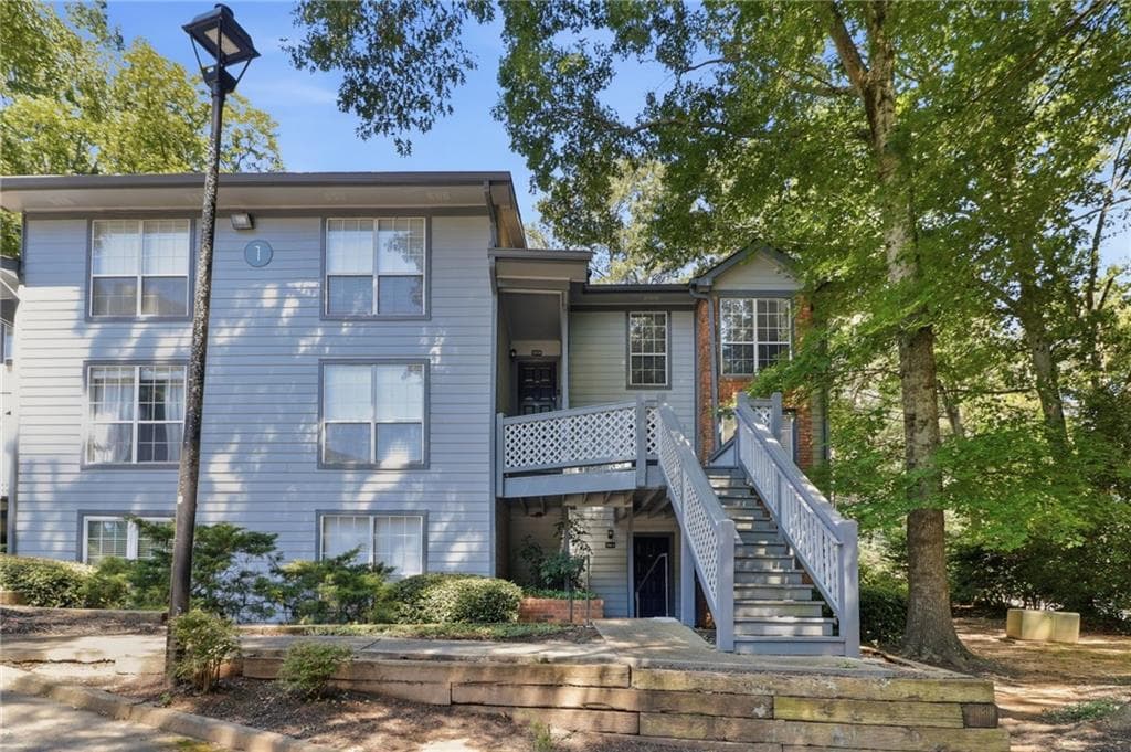 2 bedroom, 2 bathroom, 1,344 sq ft condominium for sale at 1364 Weatherstone Way, Atlanta, GA 30324 — photo 1 of 41