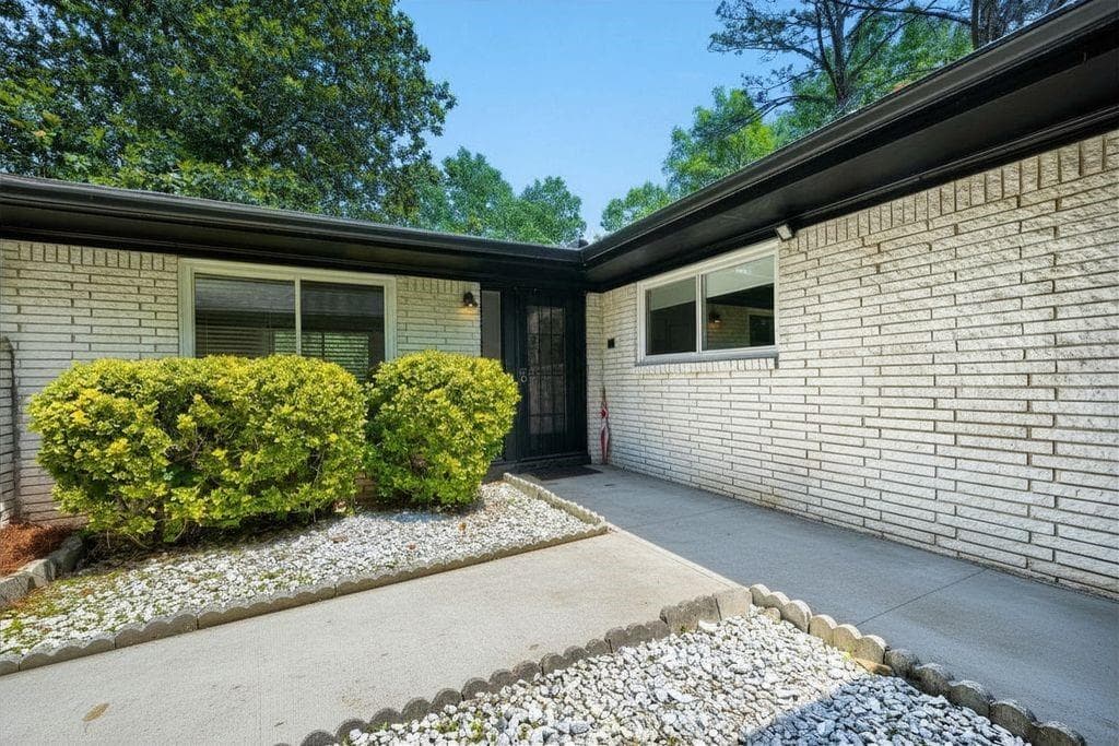 6 bedroom, 3 bathroom, 3,380 sq ft single family residence for sale at 3068 Cherry Blossom Lane, Atlanta, GA 30344 — photo 2