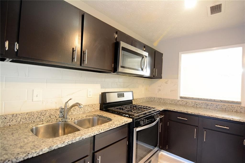 2 bedroom, 1 bathroom, 1,148 sq ft condominium under contract at 2510 Cumberland Court, Smyrna, GA 30080 — photo 5