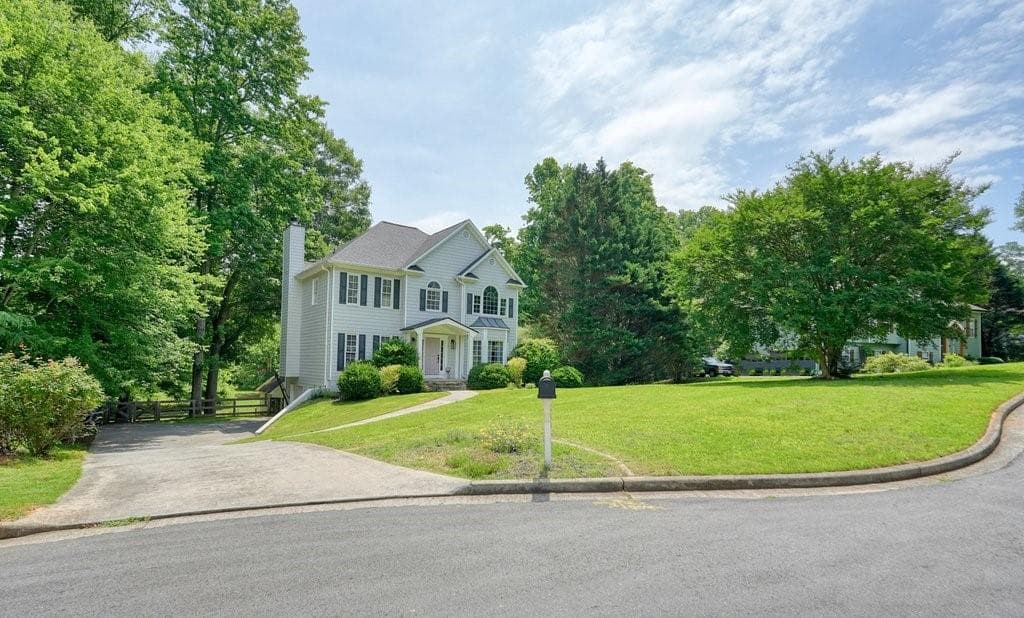 4 bedroom, 3 bathroom, 2,796 sq ft single family residence under contract at 410 Windsor Way, Canton, GA 30115 — photo 2