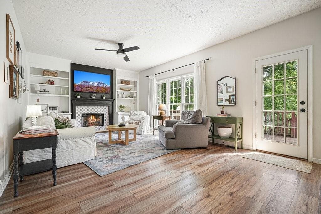 4 bedroom, 3 bathroom, 2,796 sq ft single family residence under contract at 410 Windsor Way, Canton, GA 30115 — photo 5