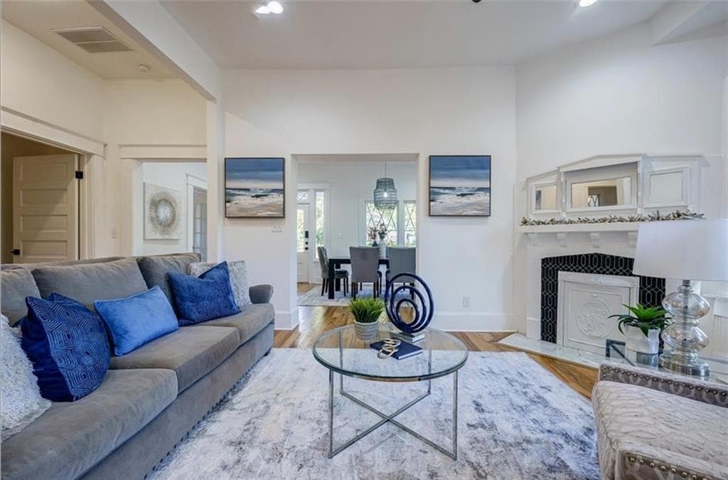 3 bedroom, 2 bathroom, 1,833 sq ft single family residence for sale at 1226 Greenwich Street, Atlanta, GA 30310 — photo 6
