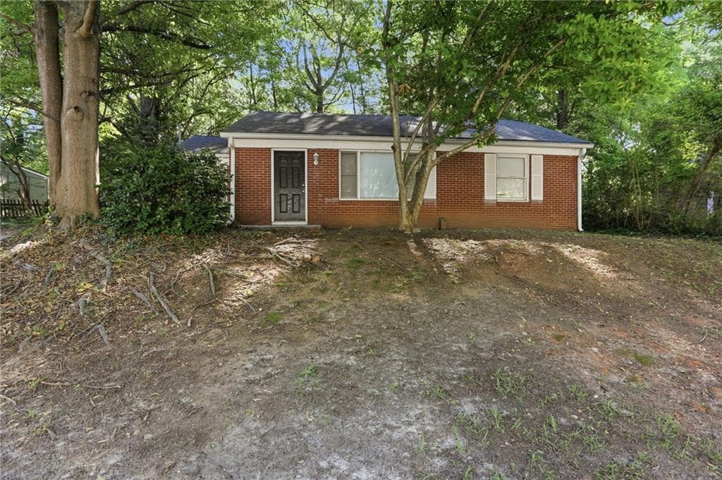 3 bedroom, 1 bathroom, 984 sq ft single family residence under contract at 2275 Old Spring Road, Smyrna, GA 30080