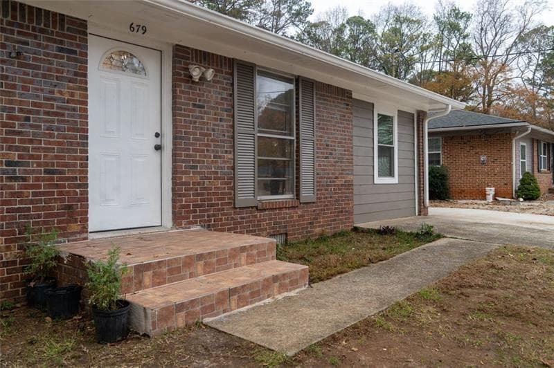 6 bedroom, 4 bathroom, 1,815 sq ft single family residence under contract at 679 Winchester Lane, Norcross, GA 30071 — photo 2
