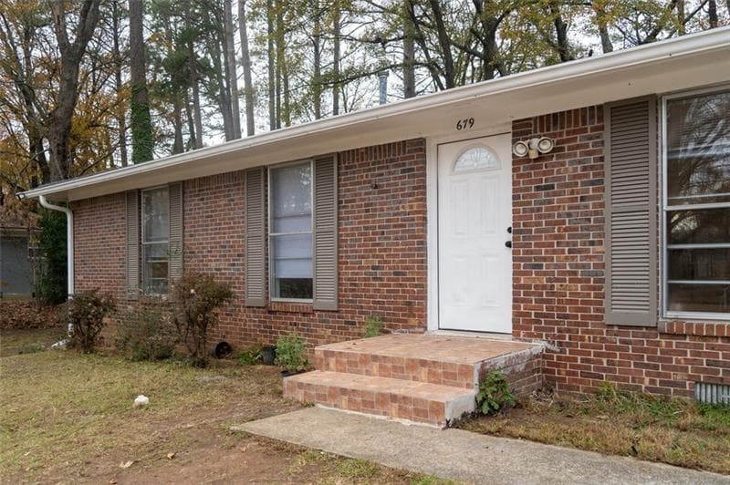 6 bedroom, 4 bathroom, 1,815 sq ft single family residence under contract at 679 Winchester Lane, Norcross, GA 30071 — photo 3