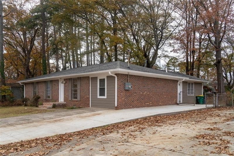 6 bedroom, 4 bathroom, 1,815 sq ft single family residence under contract at 679 Winchester Lane, Norcross, GA 30071 — photo 4