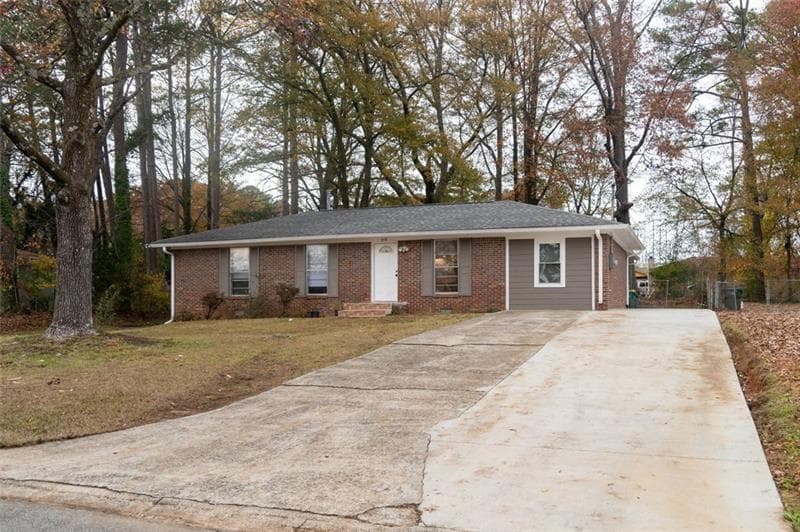6 bedroom, 4 bathroom, 1,815 sq ft single family residence under contract at 679 Winchester Lane, Norcross, GA 30071 — photo 5