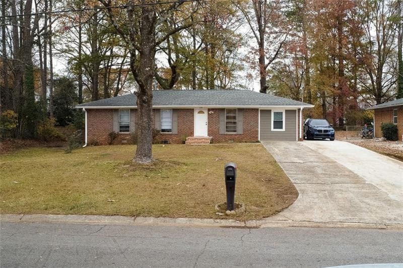 6 bedroom, 4 bathroom, 1,815 sq ft single family residence under contract at 679 Winchester Lane, Norcross, GA 30071 — photo 8