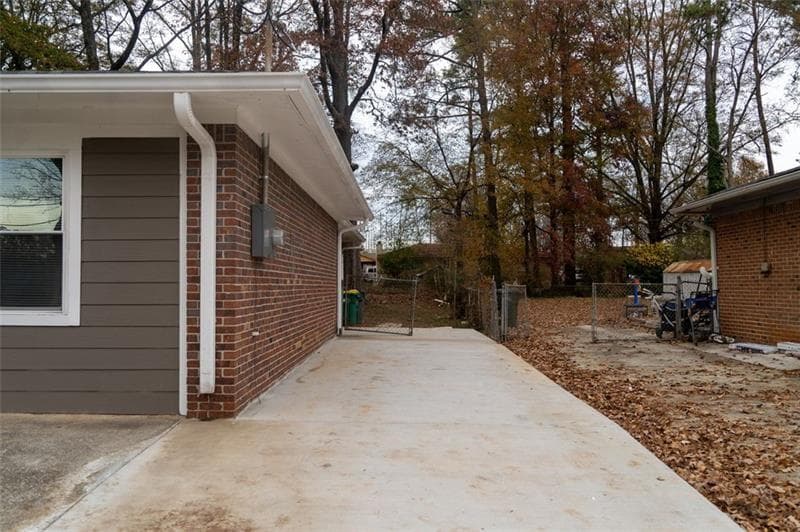 6 bedroom, 4 bathroom, 1,815 sq ft single family residence under contract at 679 Winchester Lane, Norcross, GA 30071 — photo 10