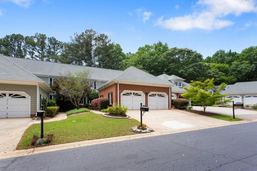 3 bedroom, 3 bathroom, 2,584 sq ft townhouse sold at 3712 Wedgewood Chase, Peachtree Corners, GA 30092