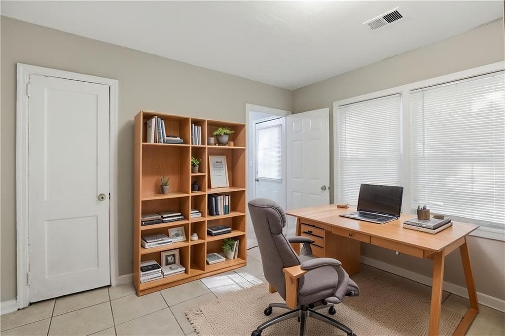3 bedroom, 1 bathroom, 984 sq ft single family residence under contract at 2275 Old Spring Road, Smyrna, GA 30080 — photo 3