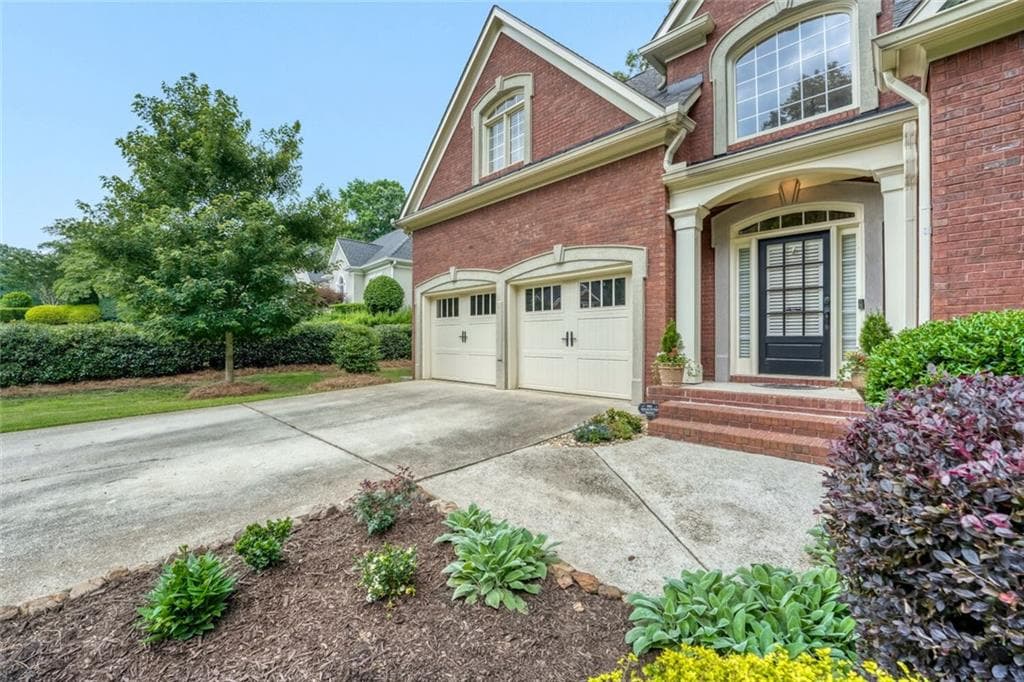 4 bedroom, 3 bathroom, 3,180 sq ft single family residence under contract at 3908 Halisport Drive, Kennesaw, GA 30152 — photo 2