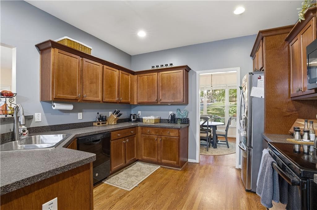 5 bedroom, 4 bathroom, 3,300 sq ft single family residence for sale at 12 Laurel Way, White, GA 30184 — photo 4