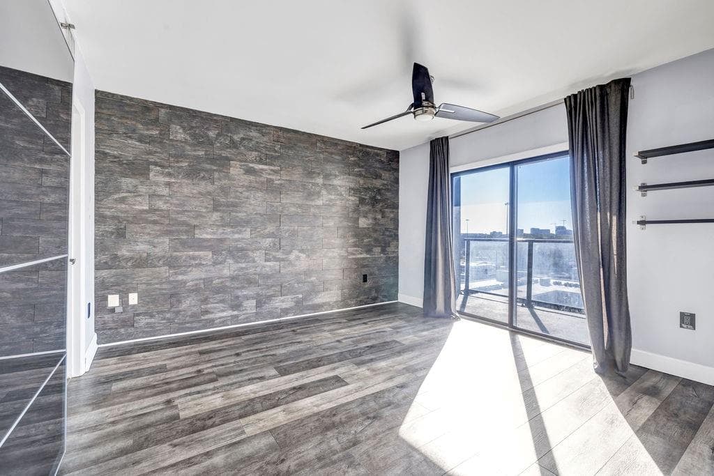 1 bedroom, 1 bathroom, 645 sq ft condominium for sale at 1280 Peachtree Street 1504, Atlanta, GA 30308 — photo 1 of 27