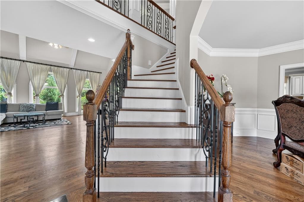 7 bedroom, 5 bathroom, 4,566 sq ft single family residence for sale at 585 Settles Brook Court, Suwanee, GA 30024 — photo 7