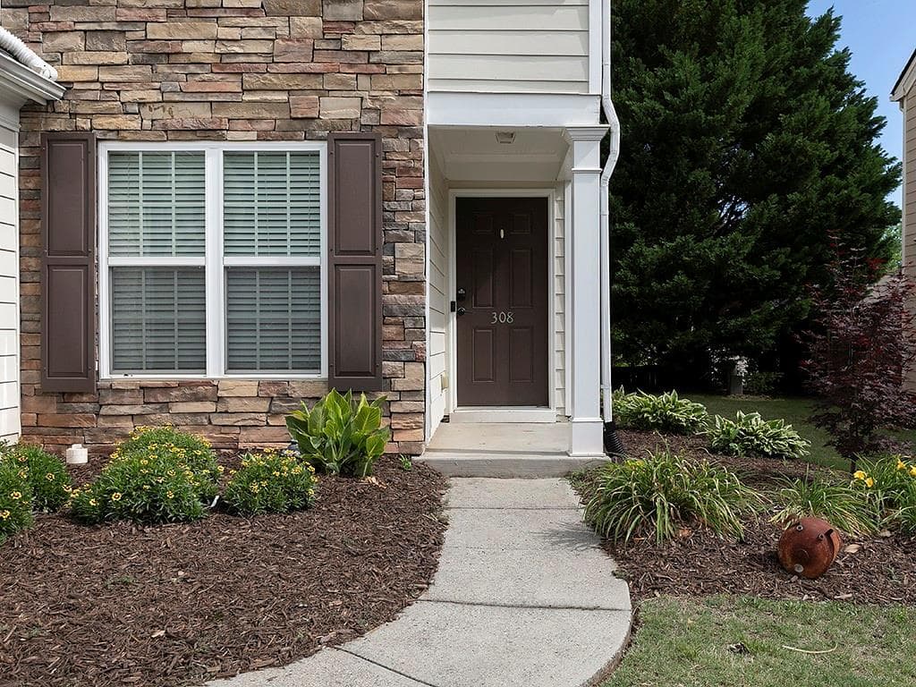 4 bedroom, 3 bathroom, 1,878 sq ft townhouse for sale at 308 Balaban Circle, Woodstock, GA 30188 — photo 2