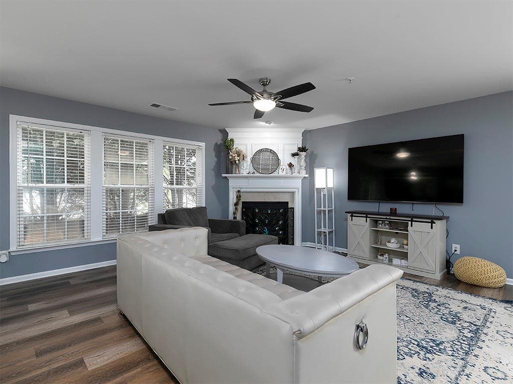 4 bedroom, 3 bathroom, 1,878 sq ft townhouse for sale at 308 Balaban Circle, Woodstock, GA 30188 — photo 8