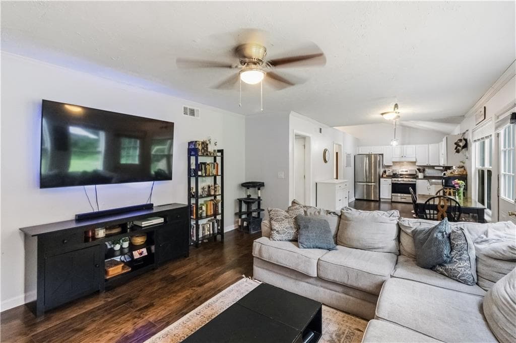 3 bedroom, 3 bathroom, 2,151 sq ft single family residence under contract at 1405 Chelsea Downs Lane, Conyers, GA 30013 — photo 9