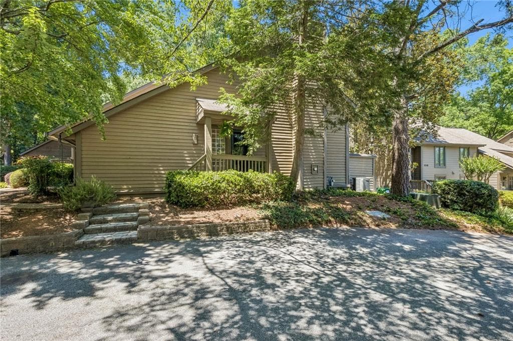3 bedroom, 3 bathroom, 1,740 sq ft townhouse under contract at 4250 D'Youville Trace, Atlanta, GA 30341