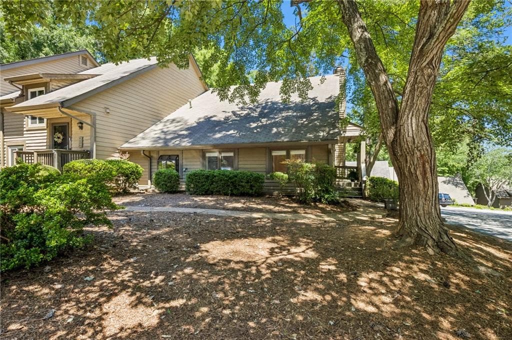 3 bedroom, 3 bathroom, 1,740 sq ft townhouse under contract at 4250 D'Youville Trace, Atlanta, GA 30341 — photo 3