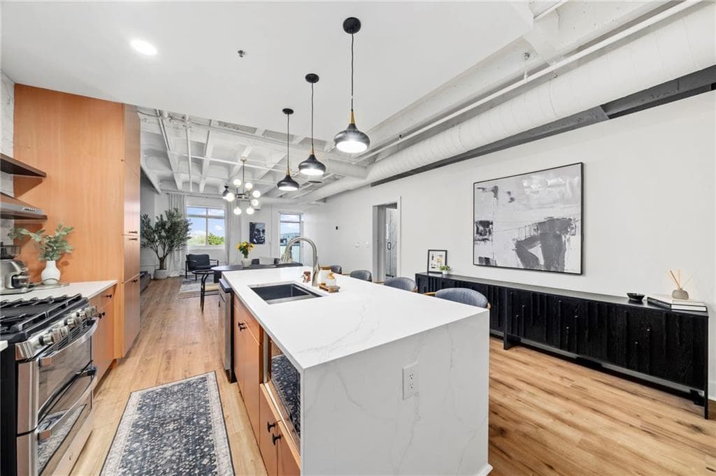 2 bedroom, 2 bathroom, 1,415 sq ft condominium for sale at 805 Peachtree Street 521, Atlanta, GA 30308 — photo 7