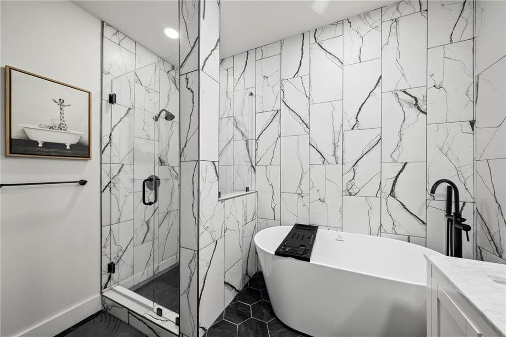 2 bedroom, 2 bathroom, 1,415 sq ft condominium for sale at 805 Peachtree Street 521, Atlanta, GA 30308 — photo 3
