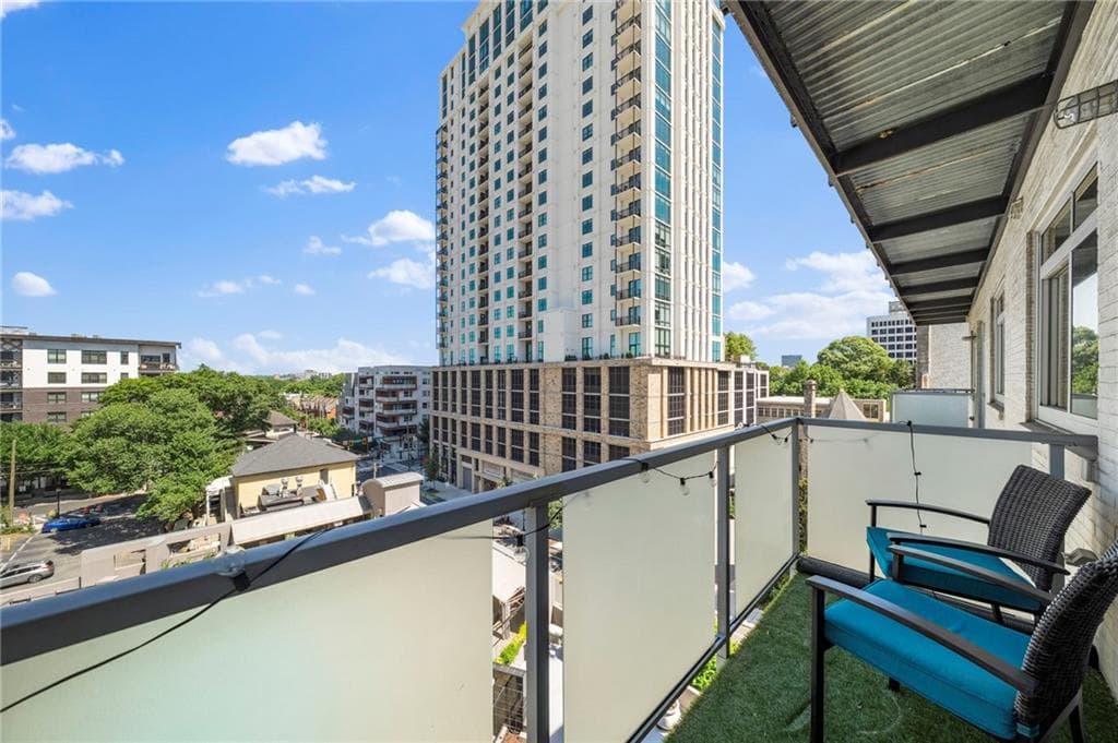 2 bedroom, 2 bathroom, 1,415 sq ft condominium for sale at 805 Peachtree Street 521, Atlanta, GA 30308 — photo 4