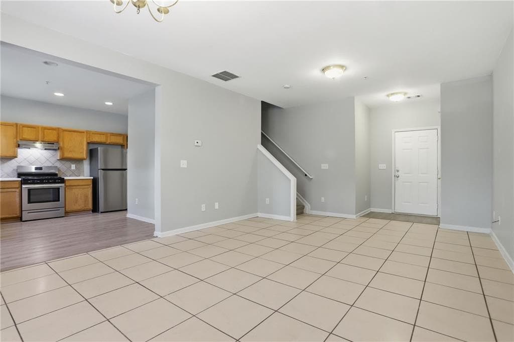3 bedroom, 3 bathroom, 1,512 sq ft single family residence under contract at 2007 Appaloosa Way, Conyers, GA 30012 — photo 9