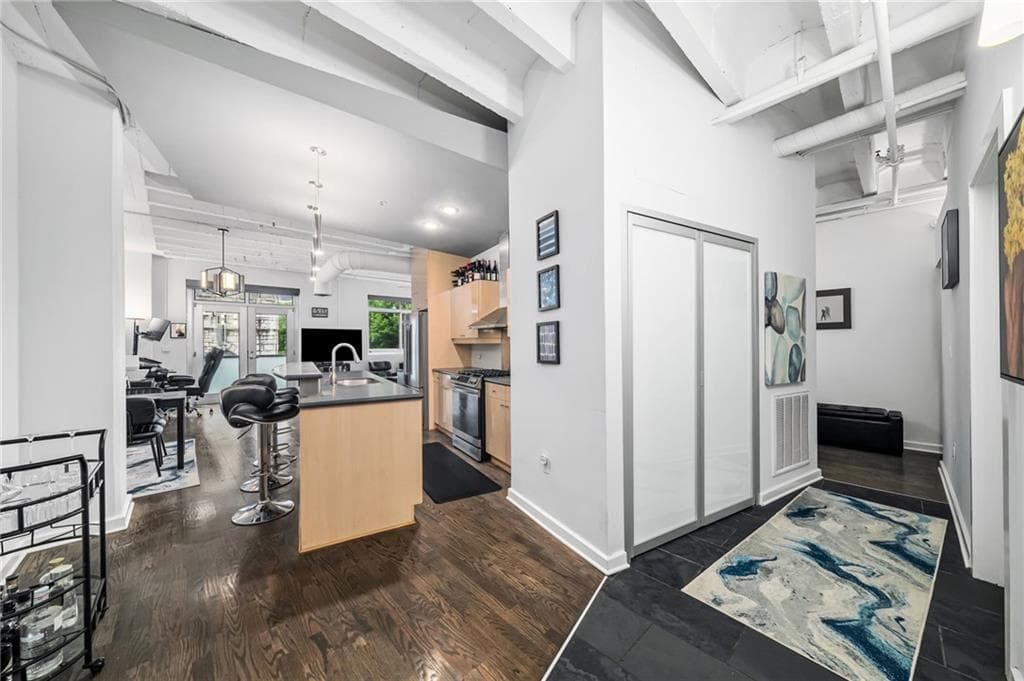 1 bedroom, 1 bathroom, 1,040 sq ft condominium for sale at 805 Peachtree Street 318, Atlanta, GA 30308 — photo 7