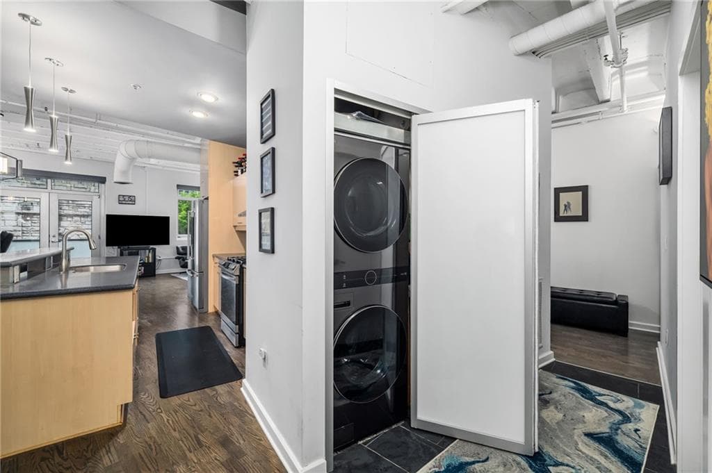 1 bedroom, 1 bathroom, 1,040 sq ft condominium for sale at 805 Peachtree Street 318, Atlanta, GA 30308 — photo 8