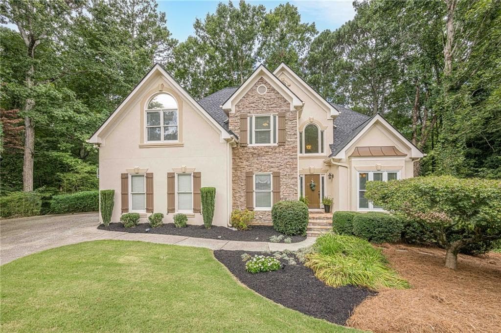 4 bedroom, 3 bathroom, 3,372 sq ft single family residence for sale at 3345 Cherry Oak Lane, Cumming, GA 30041 — photo 2