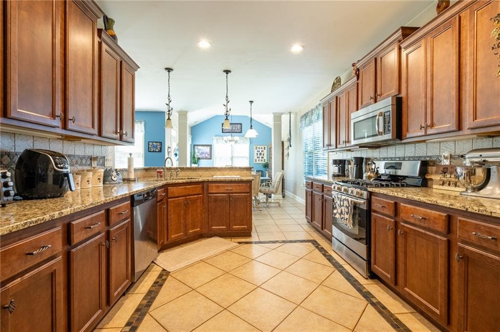 5 bedroom, 3 bathroom, 3,211 sq ft single family residence for sale at 235 Crimson Drive, Dallas, GA 30132 — photo 7