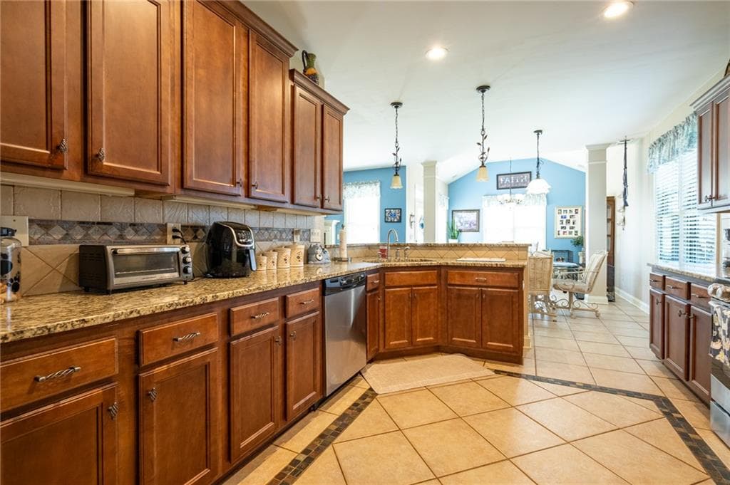 5 bedroom, 3 bathroom, 3,211 sq ft single family residence for sale at 235 Crimson Drive, Dallas, GA 30132 — photo 8