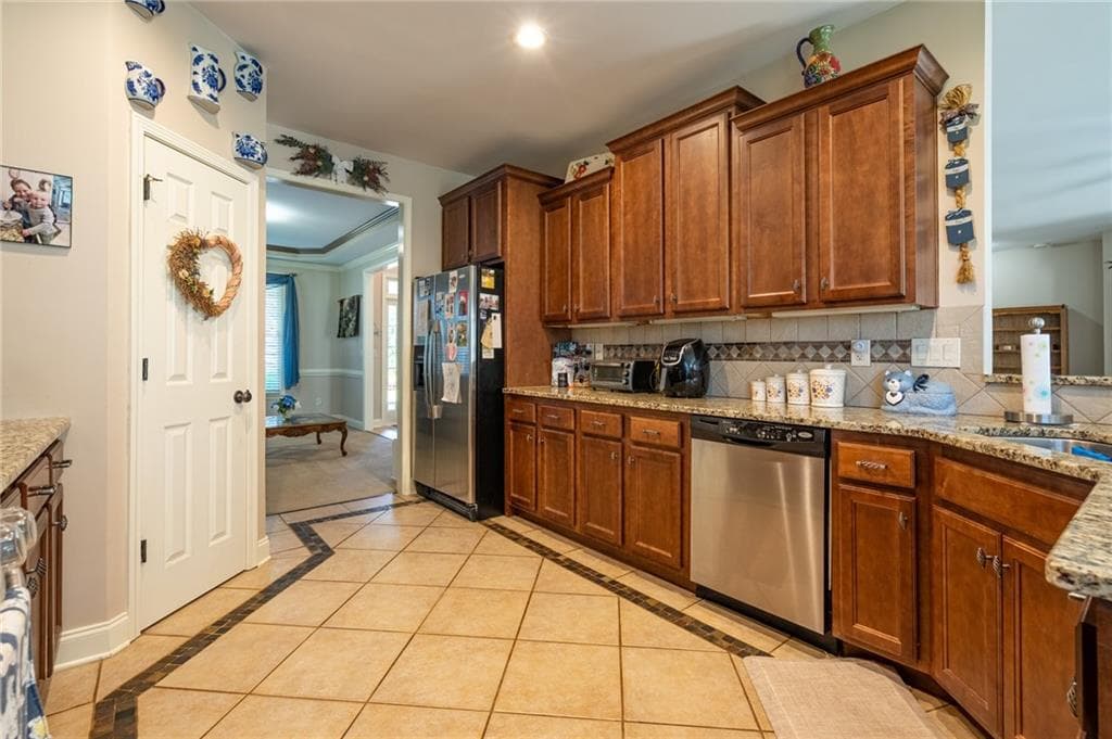 5 bedroom, 3 bathroom, 3,211 sq ft single family residence for sale at 235 Crimson Drive, Dallas, GA 30132 — photo 9