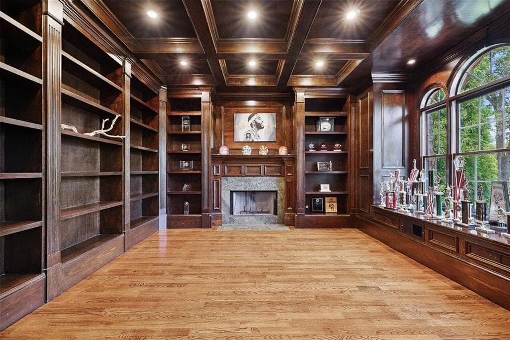 6 bedroom, 8 bathroom, 10,575 sq ft single family residence for rent at 11140 W Road, Roswell, GA 30075 for $25,000 a month — photo 10