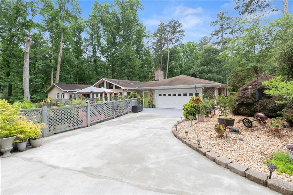 4 bedroom, 4 bathroom, 5,001 sq ft single family residence for sale at 3380 Fawn Trail, Marietta, GA 30066 — photo 3