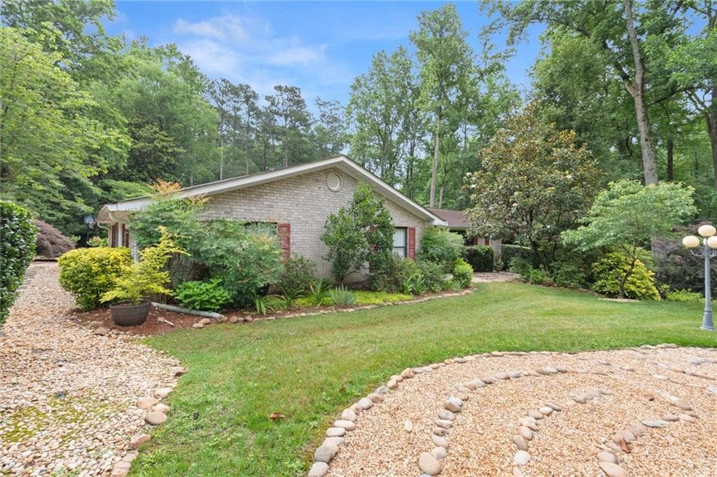 4 bedroom, 4 bathroom, 5,001 sq ft single family residence for sale at 3380 Fawn Trail, Marietta, GA 30066 — photo 4