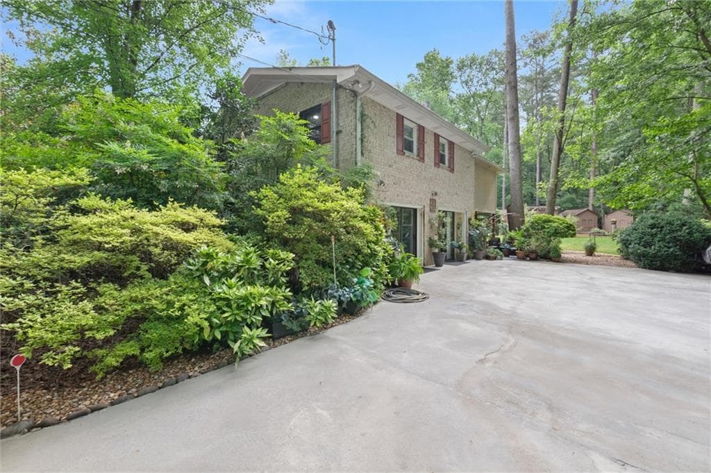 4 bedroom, 4 bathroom, 5,001 sq ft single family residence for sale at 3380 Fawn Trail, Marietta, GA 30066 — photo 5