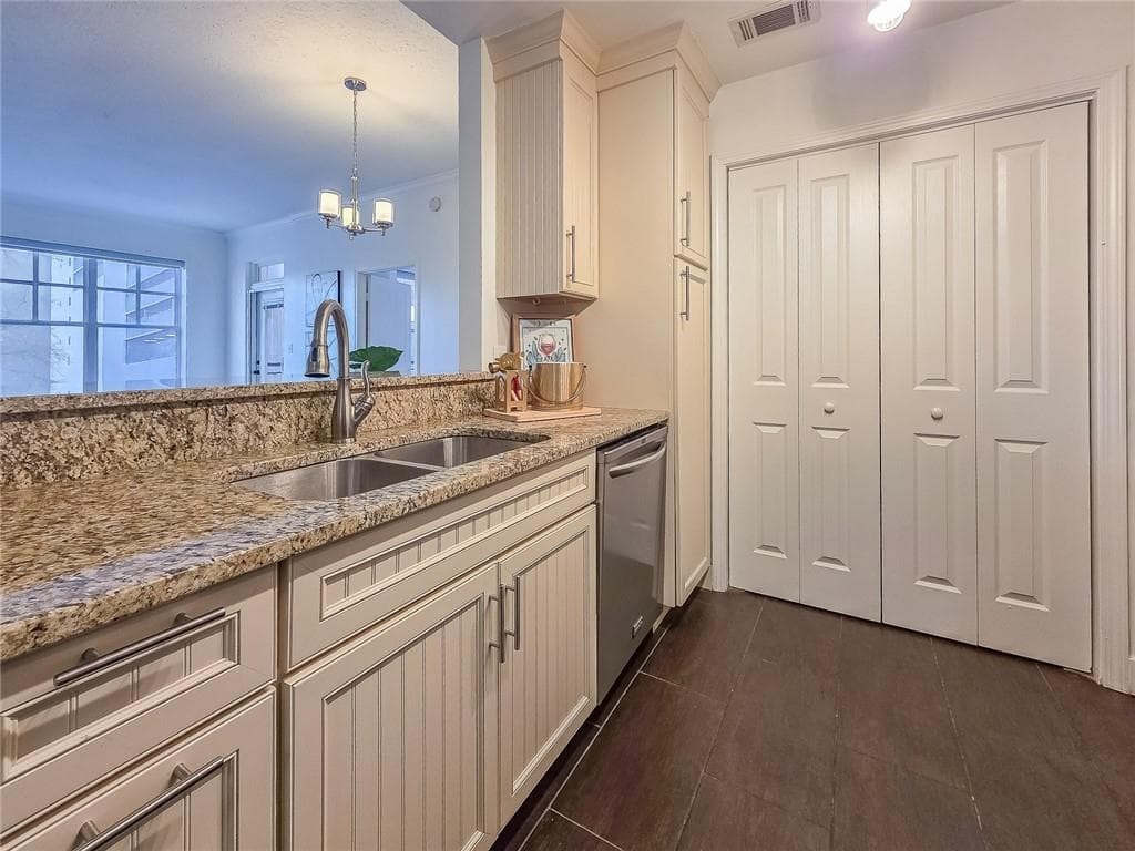 2 bedroom, 2 bathroom, 1,158 sq ft condominium for sale at 1101 Juniper Street 211, Atlanta, GA 30309 — photo 5