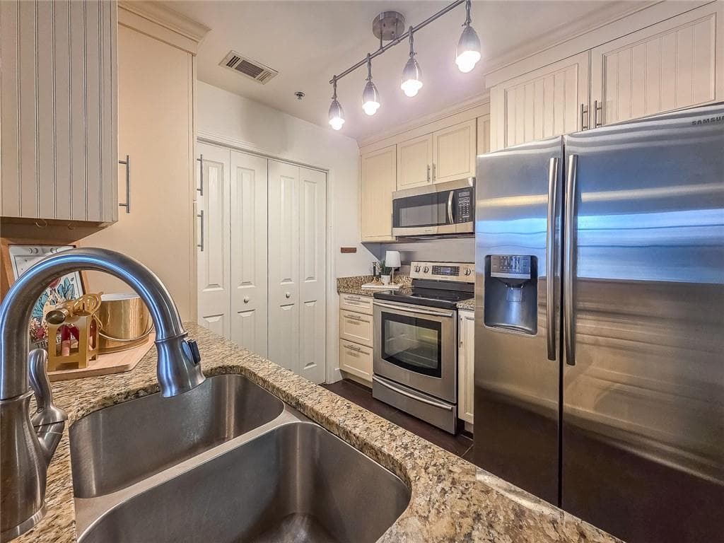 2 bedroom, 2 bathroom, 1,158 sq ft condominium for sale at 1101 Juniper Street 211, Atlanta, GA 30309 — photo 6