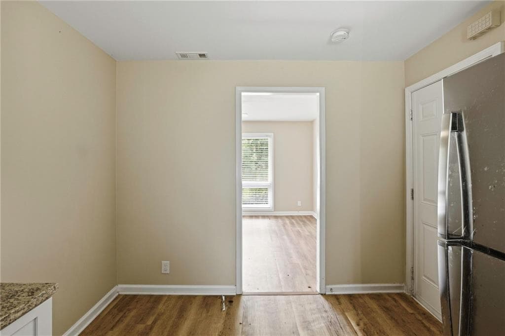 3 bedroom, 1 bathroom, 825 sq ft single family residence for sale at 836 Amber Place, Atlanta, GA 30331 — photo 6