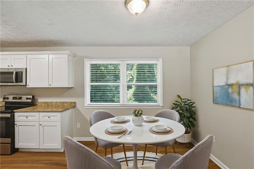 5 bedroom, 2 bathroom, 1,040 sq ft single family residence for sale at 3798 Bakers Ferry Road, Atlanta, GA 30331 — photo 2