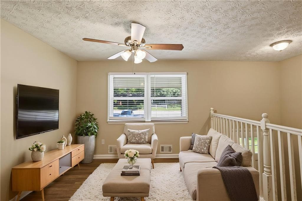 5 bedroom, 2 bathroom, 1,040 sq ft single family residence for sale at 3798 Bakers Ferry Road, Atlanta, GA 30331 — photo 3