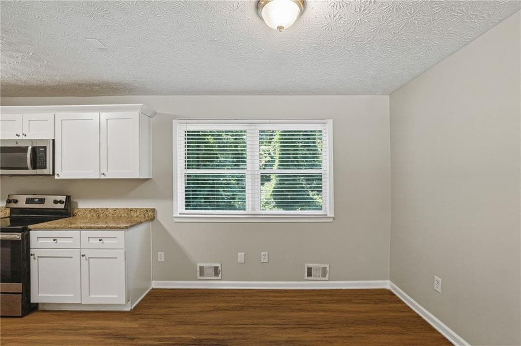 5 bedroom, 2 bathroom, 1,040 sq ft single family residence for sale at 3798 Bakers Ferry Road, Atlanta, GA 30331 — photo 9